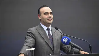 Bakan Kacır: 'Türkiye Elektrikli Araç Yatırımlarında Yeni Merkez Olmayı Hedefliyor'