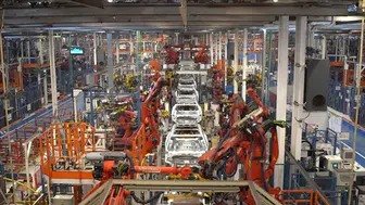 Devlerin Yarışında Mart Ayı Galibi Belli Oldu: Otomotiv Zirveyi Bırakmıyor!