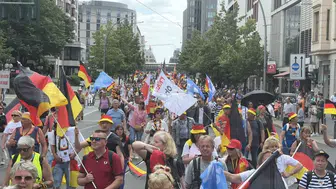 Kritik kavşakta Berlin protestoları: Hükümete karşı kitlesel başkaldırı