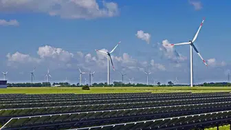 Küresel enerjide tarihi eşik: Fosil yakıtlar gerilerken temiz enerji rekora koşuyor