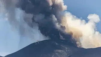 Avrupa’nın zirvesinde dev uyanış: Etna püskürdü, uçuşlar kesildi!