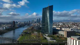 ECB, jeopolitik riskler gölgesinde faiz kararını açıklamaya hazırlanıyor