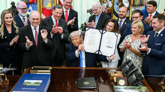 Trump, Kanada'ya gümrük tarifesini 3 gün askıya aldı