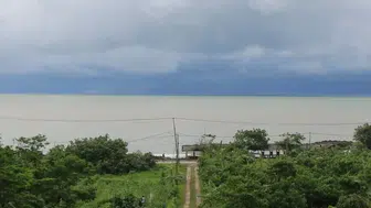 Anak Krakatau'da üst üste patlamalar!
