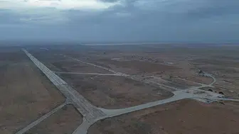 İsrail savaş uçakları İdlib’de stratejik askeri havaalanını hedef aldı