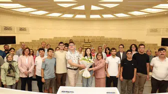Bakan Şahin, YKS ve LGS'de dereceye giren öğrencileri ağırladı