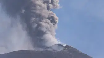 Etna Yanardağı ulaşımı aksattı: İtalya yolcularına kritik uyarı!