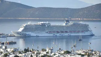 Bodrum'a 2 kruvaziyerle 2 bin 484 turist giriş yaptı