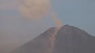 Endonezya'daki Semeru Yanardağı'nda 3 patlama yaşandı