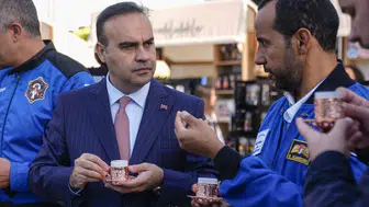 Bakan Kacır, IAC 2026'da astronotlarla 'Anadoludakiler' pazarını gezdi