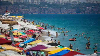 Antalya'da turizmciler Avrupa'daki ekonomik durgunluğu değerlendirdi