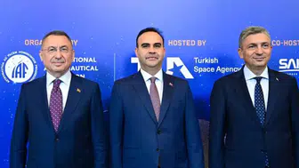 Bayraktar, 2026 IAC açılışında Türkiye'nin uzay hedeflerini açıkladı