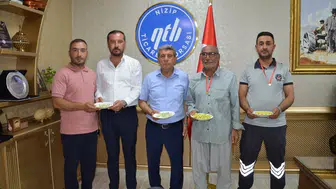 Yılın ilk boz Antep fıstığı üreticilerine altın ödül verildi
