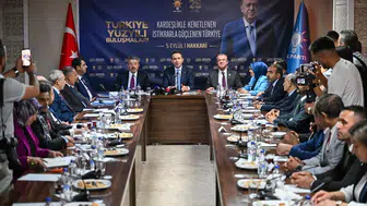 Hakkari'de enerji ve yatırımlar üzerine konuşan Bakan Bayraktar, gençlere iş müjdeleri verdi