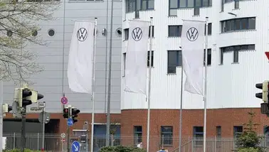 Volkswagen'deki küçülme planları işçilerle yönetimi karşı karşıya getirdi