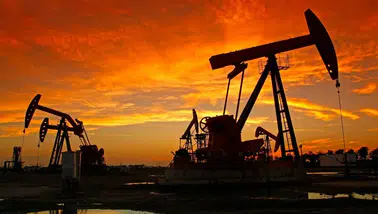 Petrol fiyatları yükseliyor, Hürmüz Boğazı'nda belirsizlik sürüyor
