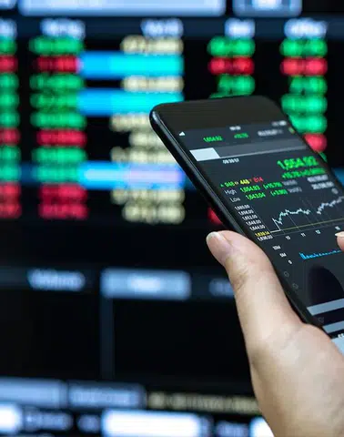 Petrol 100 Dolara Dayandı, Gözler Fed’de: Savaş mı Faiz mi Piyasayı Sarsacak?