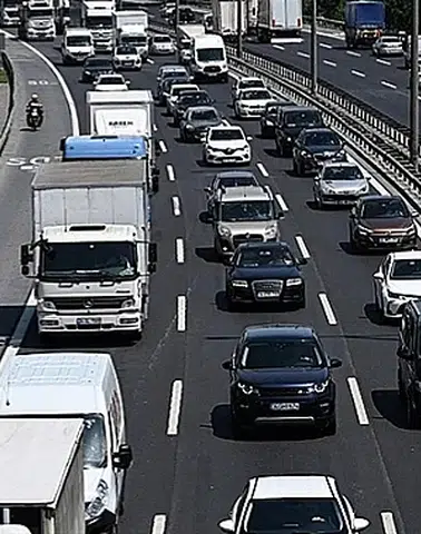 Trafikte Yeni Düzenlemeler: Otoyollarda Şerit Daraltmaları Uygulanıyor!