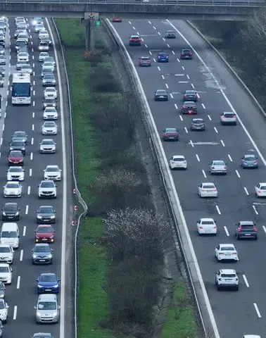 Türkiye'de trafiğe kayıtlı araç sayısı 34 milyon sınırını aşarak rekor seviyeye ulaştı!