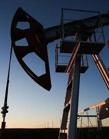 Hürmüz Boğazı'nda gemi trafiği durdu, petrol fiyatları rekora koştu!