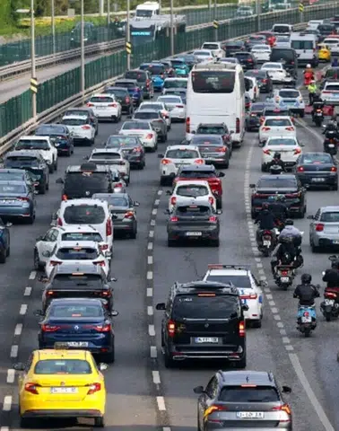 Türkiye Genelinde Yol Çalışmaları Sürüyor: Trafikte Yeni Düzenlemeler!