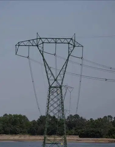 Spot elektrik piyasasında fiyatlar belli oldu: Gün ortasında sıfır lira seviyesi görüldü!