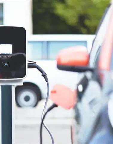 Savaş petrolü vurdu sürücü elektriğe koştu: Avrupa’da satış patlaması!