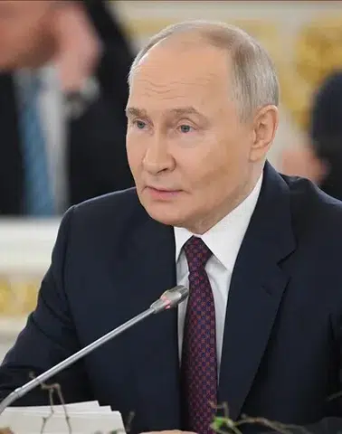 Putin, Rus makine sanayisinin yaptırımlara rağmen farklı pazarlarda büyüdüğünü söyledi!