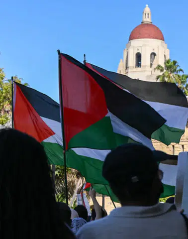 Stanford'da tarihi mezuniyet: Google CEO'suna canlı yayında protesto