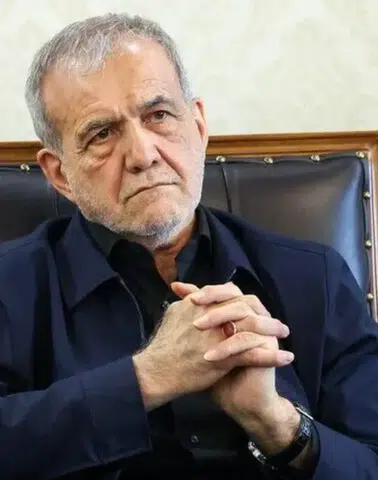 Kriz ve baskı kıskacındaki İran’da Cumhurbaşkanı iç cepheyi işaret etti
