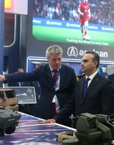 Paris'te stratejik temaslar: Savunma sanayisinin devleri Fransa'da buluştu