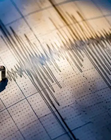 Eğriboz Adası’nda 4 dakikada 3 büyük deprem