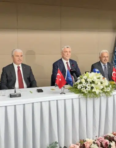 İhracatta yeni rekor kapıda: Bakan Bolat Konya'dan tarih ve rakam verdi