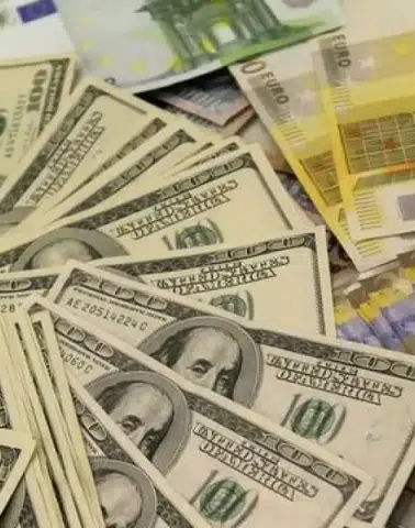 İstanbul serbest piyasada döviz açılış fiyatları 47,1840 lira ile başladı