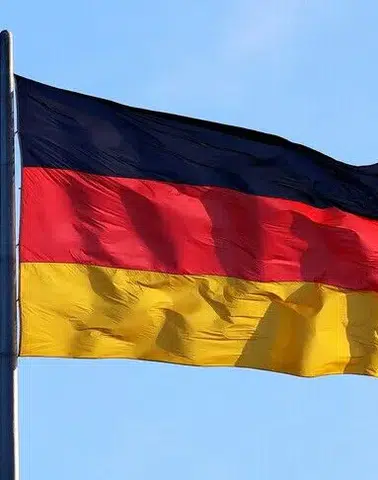 Almanya'da yatırımcı güveni temmuzda yükseldi