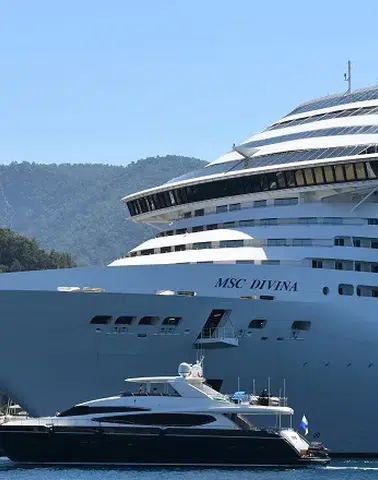 Marmaris'e MSC Divina kruvaziyeriyle 4 bin 220 turist geldi