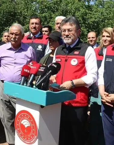 Tarım ve Orman Bakanı Yumaklı, Malatya'da kayısı hasadını yerinde inceledi