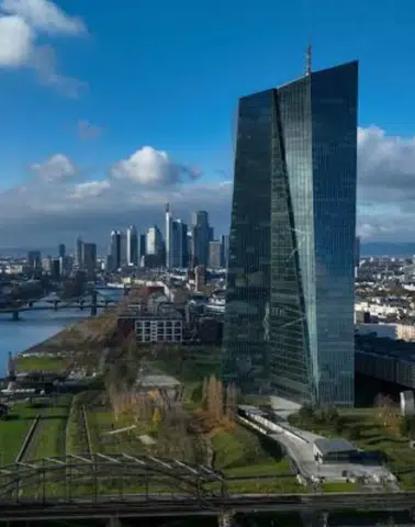 ECB, jeopolitik riskler gölgesinde faiz kararını açıklamaya hazırlanıyor