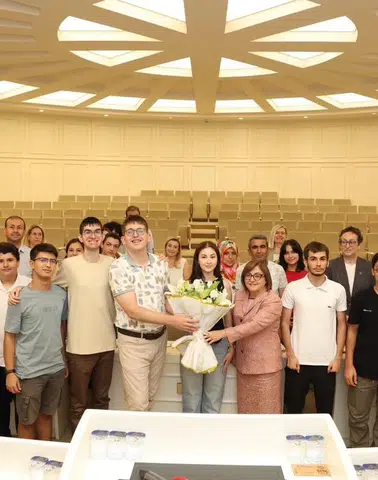 Bakan Şahin, YKS ve LGS'de dereceye giren öğrencileri ağırladı
