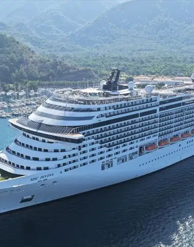 Marmaris, MSC Divina kruvaziyeriyle 4 bin turist ağırladı