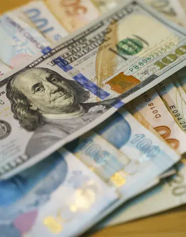 İstanbul'da piyasalarda dalgalı gün: Dolar ve avro fiyatları ne durumda?