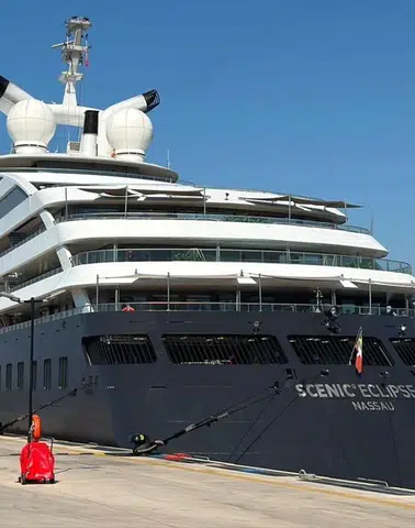 Bodrum'a yeni bir lüks kruvaziyer geldi: scenic eclipse 2