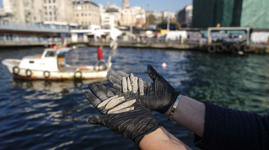 Haliç'te 'Deniz Dibinden Olta Kurşunlarının Çıkarılması' etkinliği yapıldı