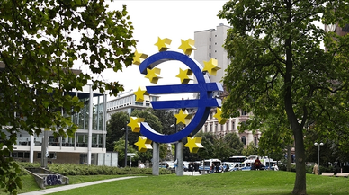 Avro Bölgesi'nde yıllık enflasyon kasımda yüzde 2,1 oldu