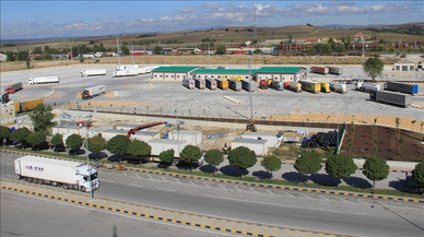 Kara yollarında emniyetli ve güvenli tır park alanları önceliklendirilecek