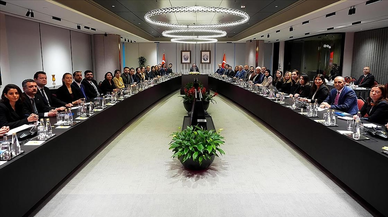 Cumhurbaşkanı Yardımcısı Yılmaz, İstanbul'da ekonomi basını ile bir araya geldi