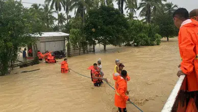 Filipinler’de tropikal fırtına ve muson yağmurları milyonları etkiledi