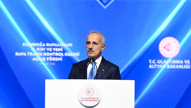 Bakan Uraloğlu, Esenboğa Havalimanı'nın 3'üncü pisti ve yeni kulesinin açılış töreninde konuştu