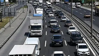 Trafikte Yeni Düzenlemeler: Otoyollarda Şerit Daraltmaları Uygulanıyor!