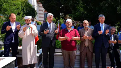 Bakan Bolat, 15 Temmuz şehitlerini anmak için Çengelköy Mezarlığı'nı ziyaret etti